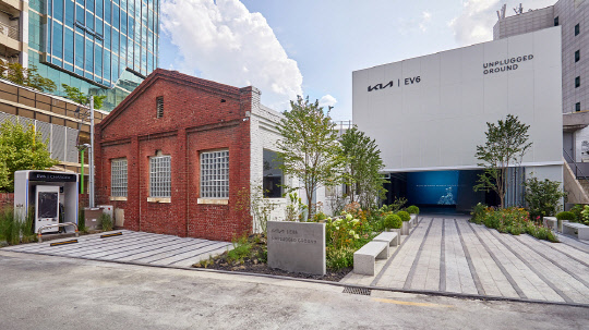 서울 성수동에 위치한 'EV6 언플러그드 그라운드 서울'. 기아 제공